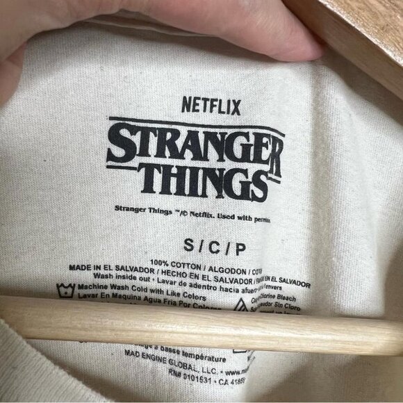 Netflix Mens Size Small Ivory Stranger Things Demogordon Graphic Tee Unisex - Picture 4 of 7